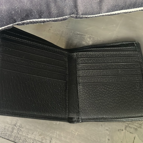 Gucci Black Leather D Ring Compact Wallet - Picture 5 of 8